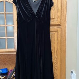 Jones Wear Velvet Dress